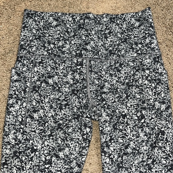 Athleta Salutation Stash Pocket II 7/8 Tight Legging Jacquard Moonflower Black - Picture 6 of 8